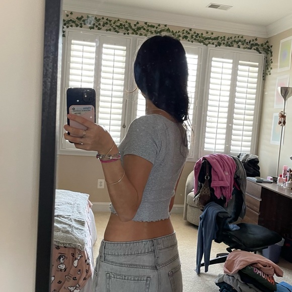 Gray Ribbed Button-Up Crop Top - Picture 2 of 6